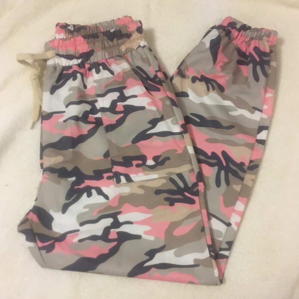 NWOT* PINK CAMO JOGGERS